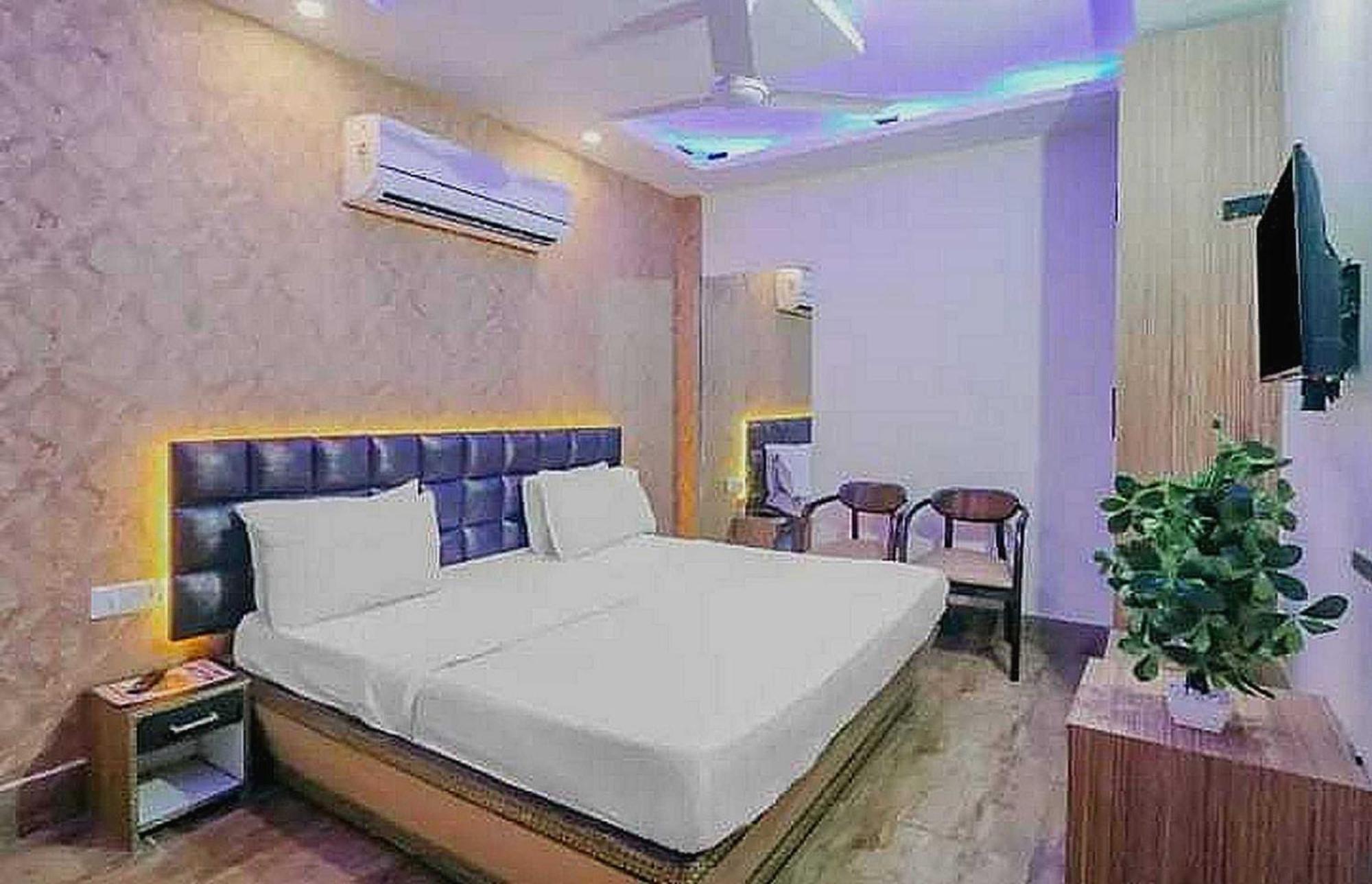 Super Hotel O Vivaan Residency Rohtak Ngoại thất bức ảnh